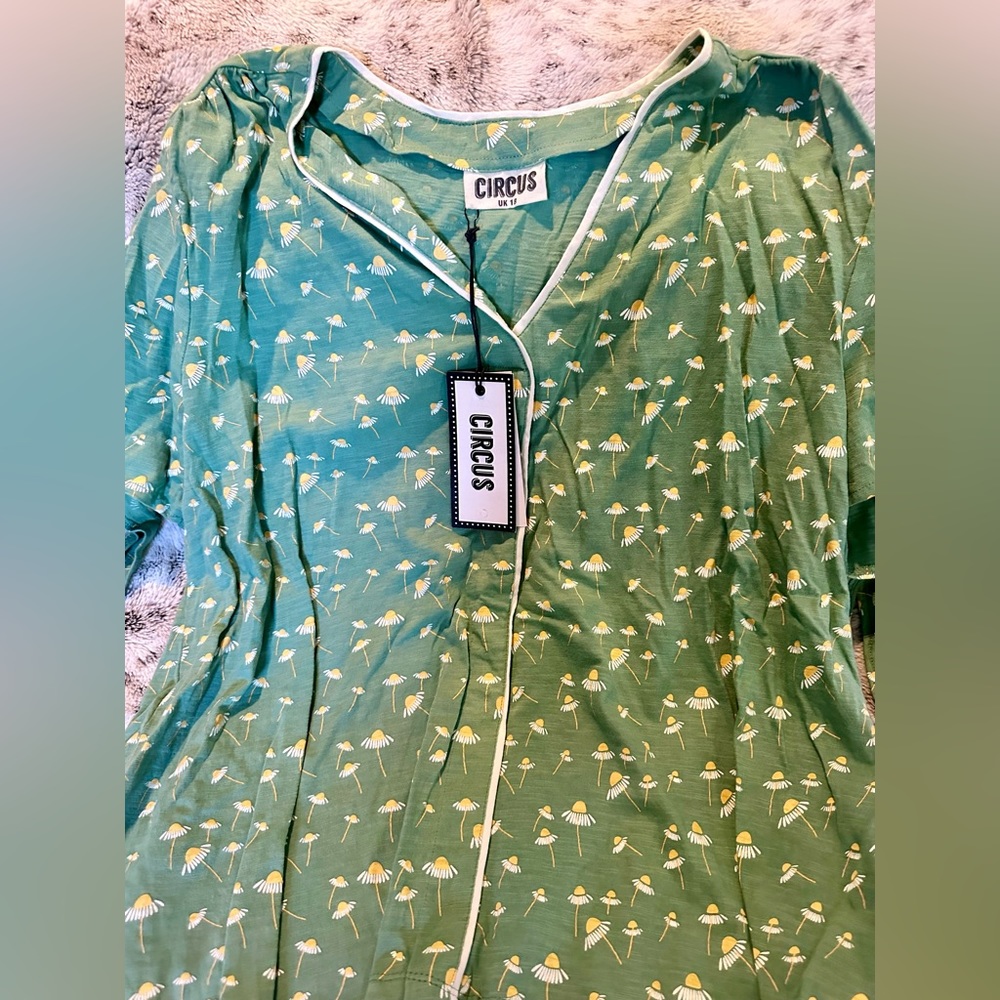 Irish made green daisy tie sleeve top
